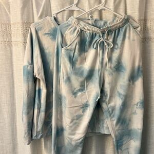 Cozy cute tie dye set - fuzzy outside, smooth soft inside. No brand. Size medium